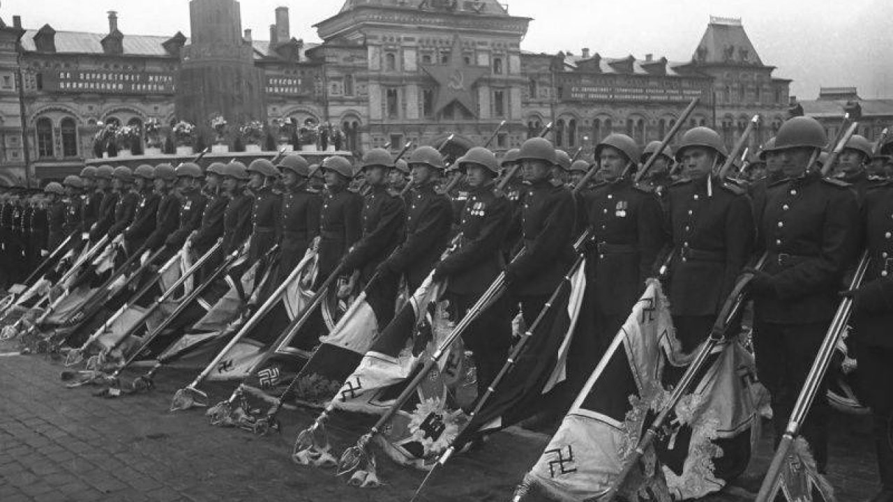 Москва, Красная площадь. Исторический Парад Победителей