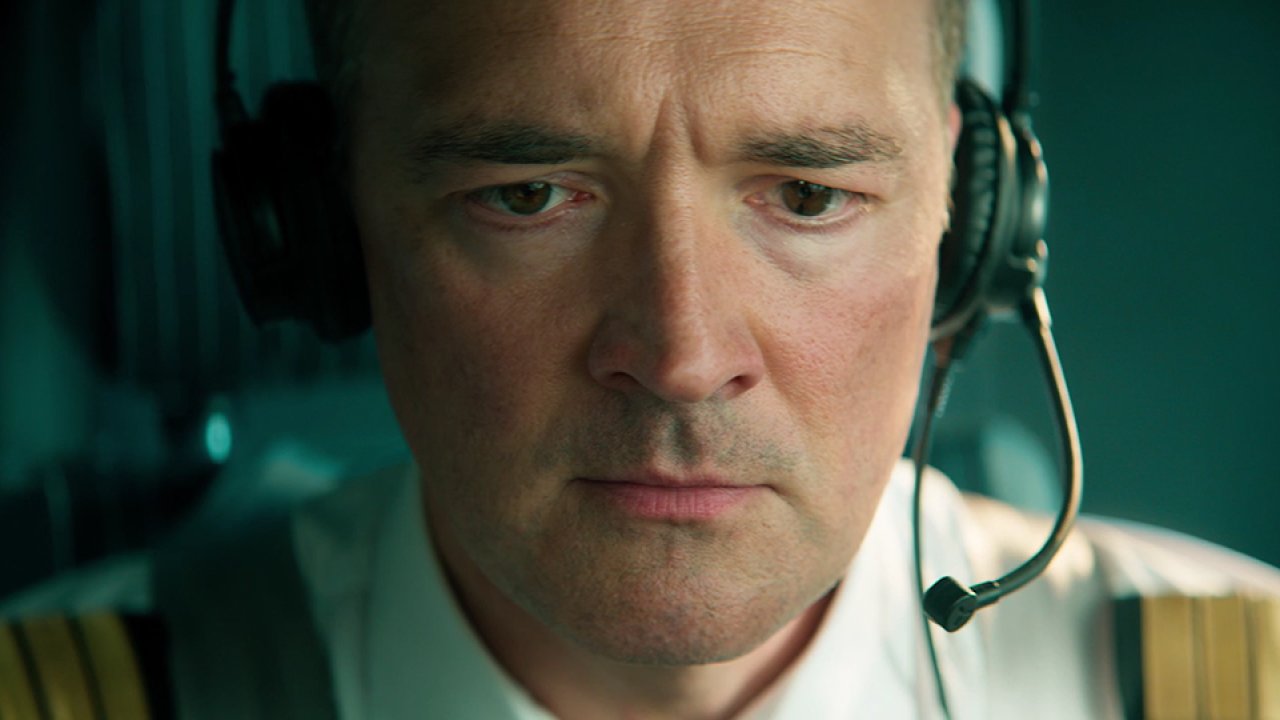 На солнце, вдоль рядов кукурузы