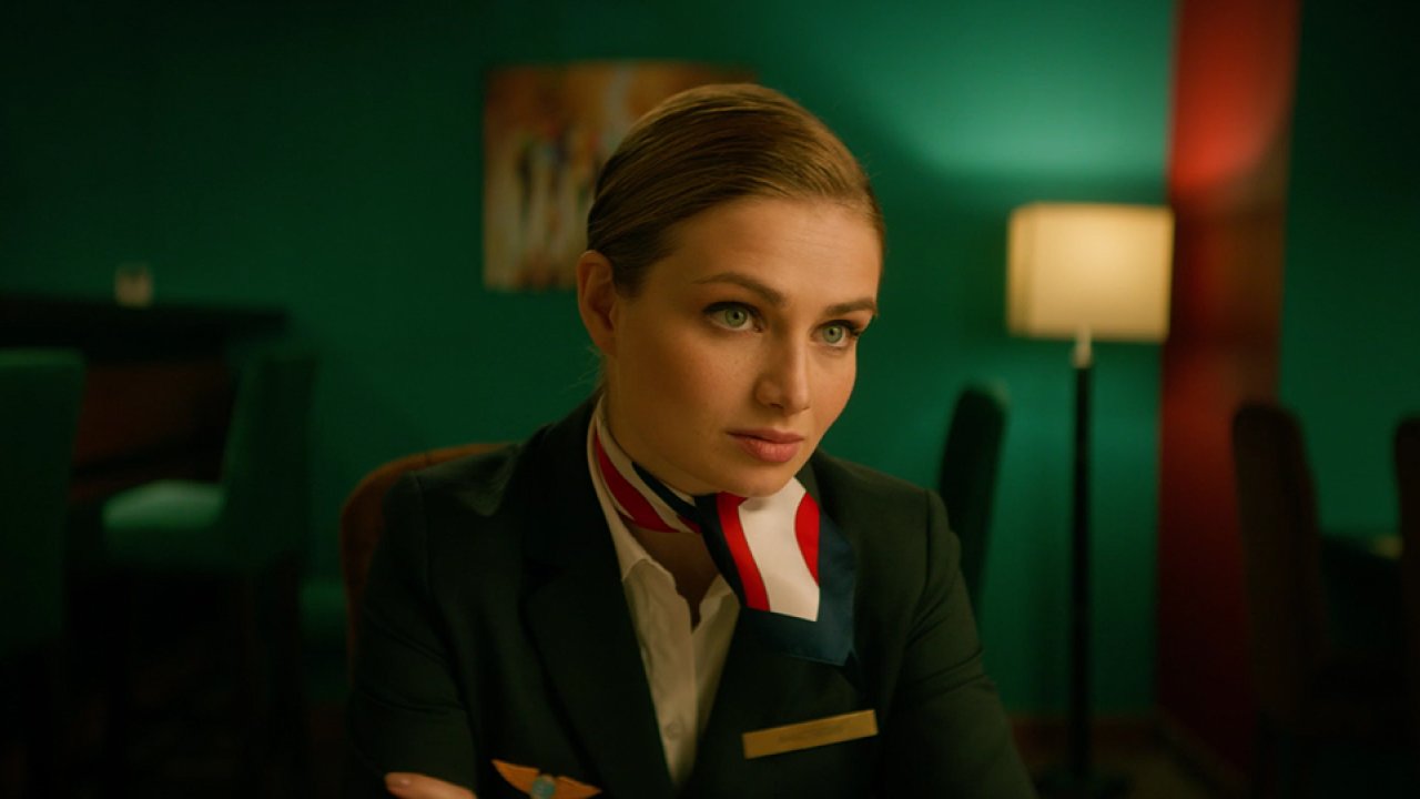 На солнце, вдоль рядов кукурузы