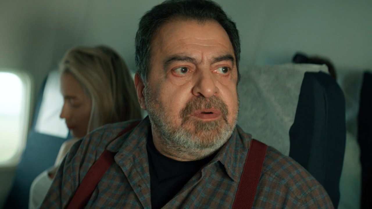 На солнце, вдоль рядов кукурузы